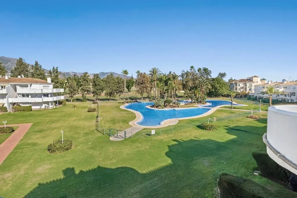 アパート フエンヒロラAmplio Piso En Mijas Golfアパートメント